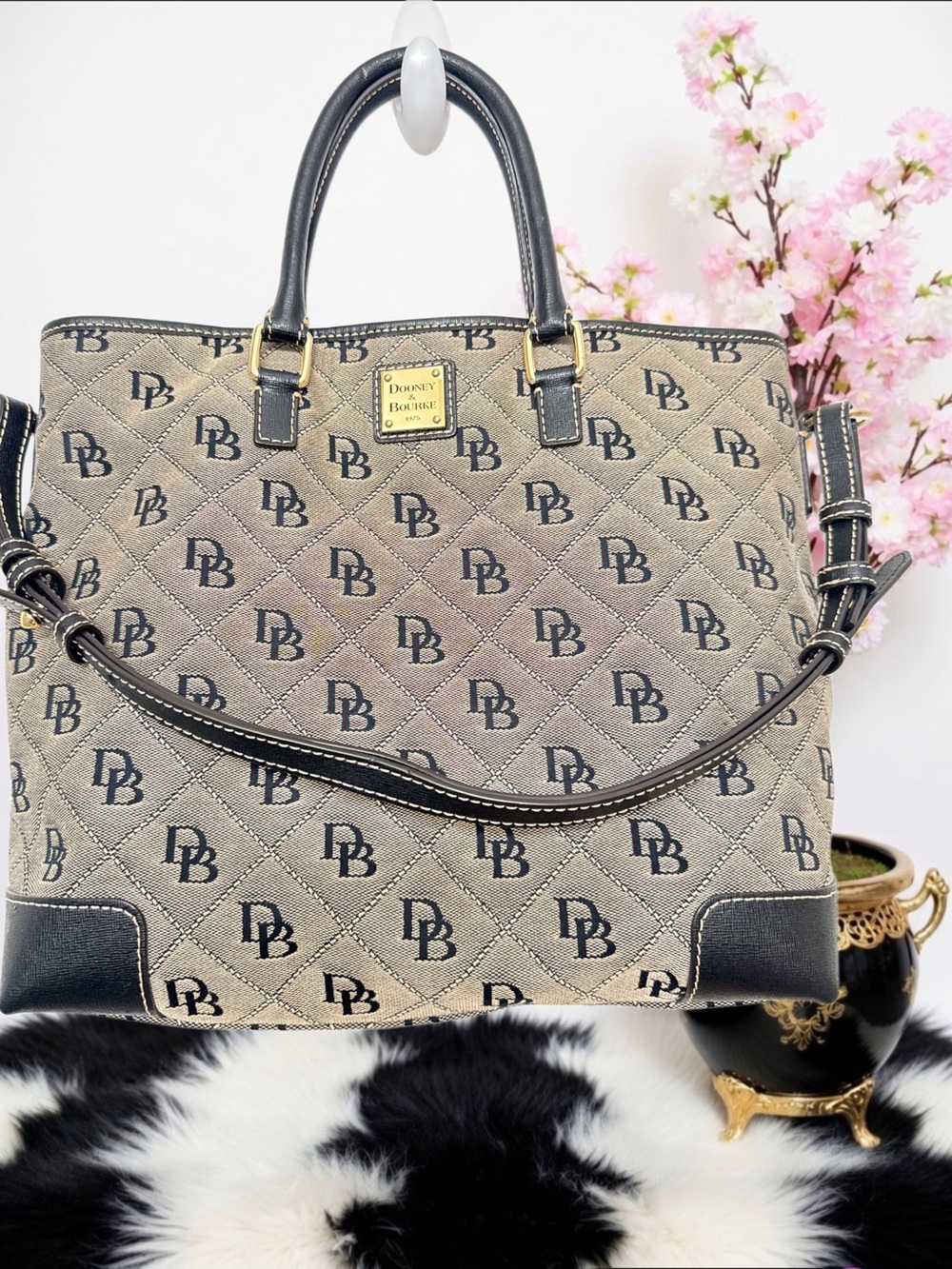 DOONEY & BOURKE MAXI QUILT SATCHEL